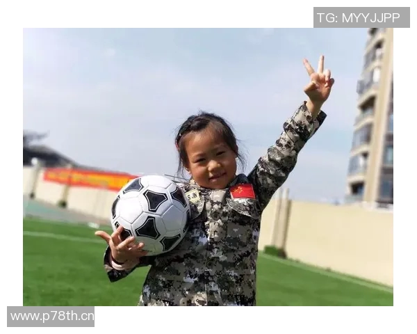 《足球小子勇闯世界赛场展现青春梦想与坚持精神》